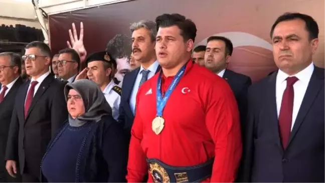 Dünya şampiyonu rıza kayaalp'e memleketinde miting gibi karşılama