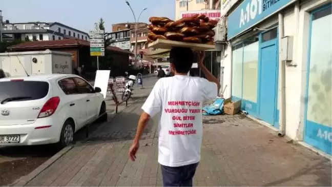 Simit satarak Mehmetçik Vakfı'na bağışta bulundu