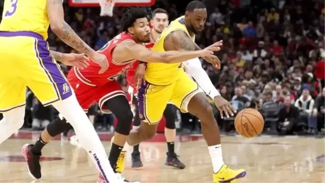 LeBron James, Lakers'ı taşımaya devam ediyor!