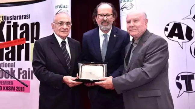 TÜYAP'ta onur ödülleri dağıtıldı