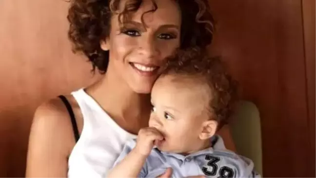 Defne Joy Foster'ın oğlu 10 yaşına girdi