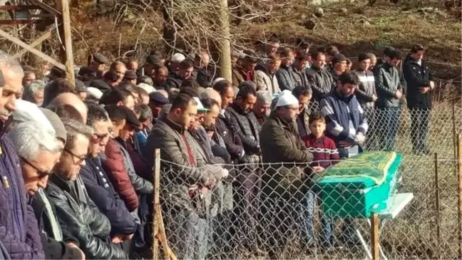 Kazadan 7 ay sonra ölen Süleyman, toprağa verildi