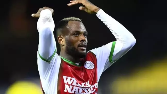 Cyle Larin Belçika'yı sallamaya devam ediyor!