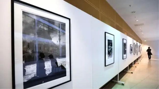 Taksim Meydanı'nda Ara Güler sergisi