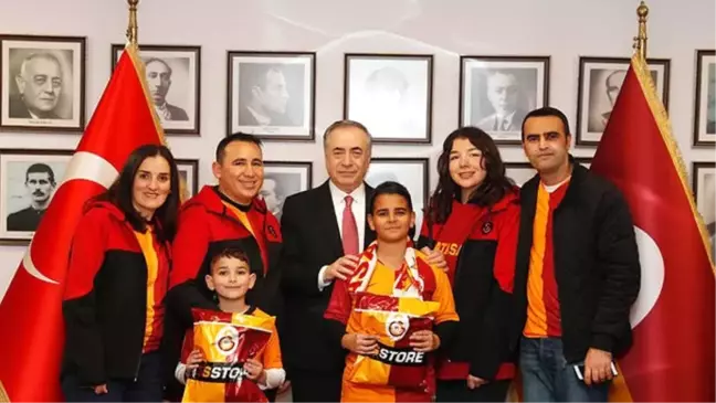 Galatasaraylı minik taraftar, Mustafa Cengiz'le bir araya geldi