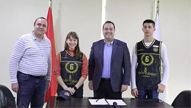 Şampiyon cimnastikçi Ayşe Begüm Akhisar Belediyespor'da