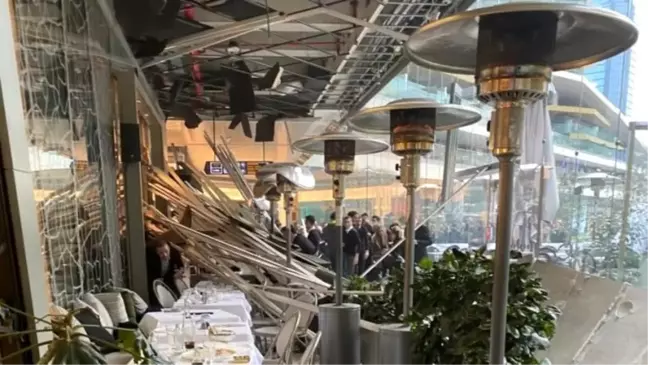 Zorlu AVM'de Bir Kafenin Çatısı Çöktü
