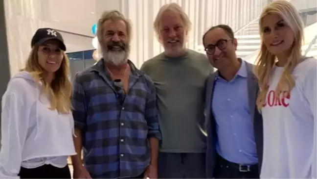 Begüm ve Adnan Şen çifti evlerinde Mel Gibson'ı ağırlad