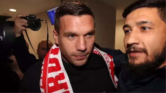 Antalyaspor'dan Podolski'den eski takımına duygusal veda
