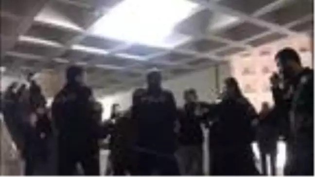 Adliyede taraflar birbirine girdi, cinayet sanığına kurulan pusuyu polis önledi