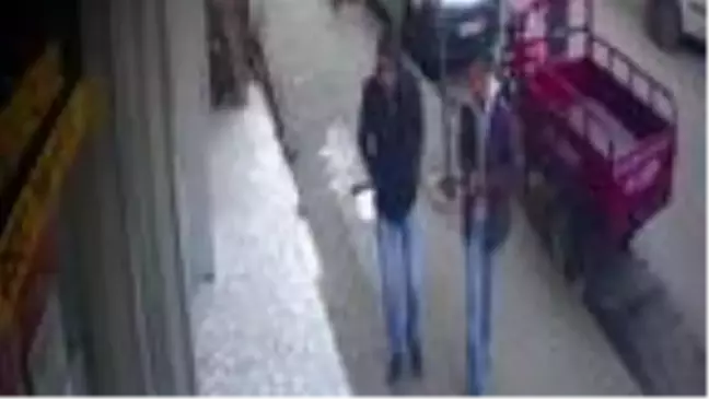 Şişli'de güpegündüz iş yerinden hırsızlık güvenlik kamerasında