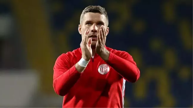 Lukas Podolski'den corona virüsü kararı!