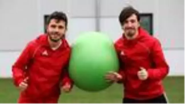 Galatasaray'da Oğulcan, Mert Hakan ve Emre Yandaş imza atıyor, Okay Yokuşlu bekleniyor