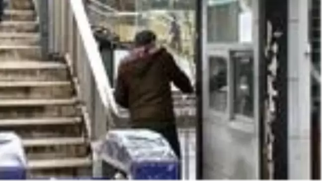 Toplu taşımada maske dağıtımı bugün de devam etti