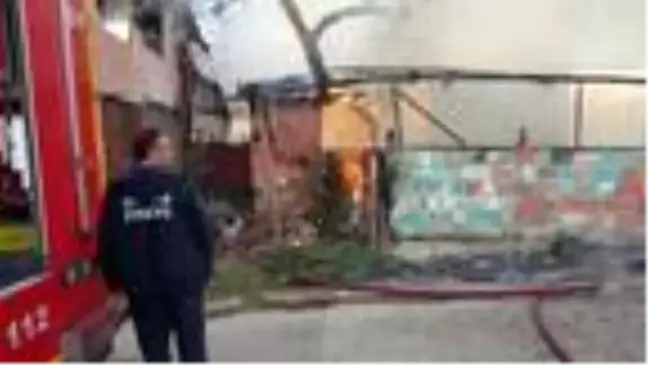 Baba ve oğlunu öldüren kişinin evi yandı