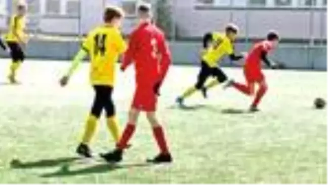 Gençlere futbol oynamak serbest
