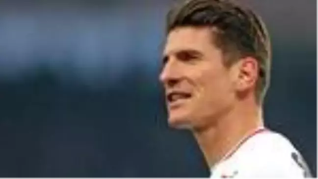 Beşiktaş'ın eski futbolcusu Mario Gomez, futbolu bırakıyor!