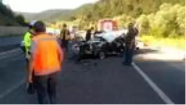 Hatalı sollama yapan otomobil TIR ile çarpıştı: 1 ölü, 2 yaralı