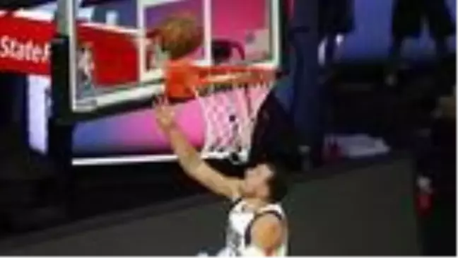 Luka Doncic tarihe geçti! Dallas, Sacramento'yu 114-110 yenerken...