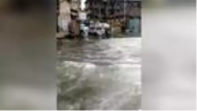 Son dakika! Hindistan'ı sel vurdu