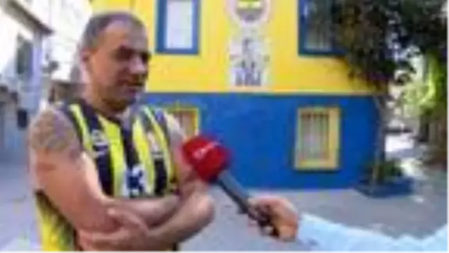 Fenerbahçe taraftarının evi 20 yıldır sarı laciverde boyalı