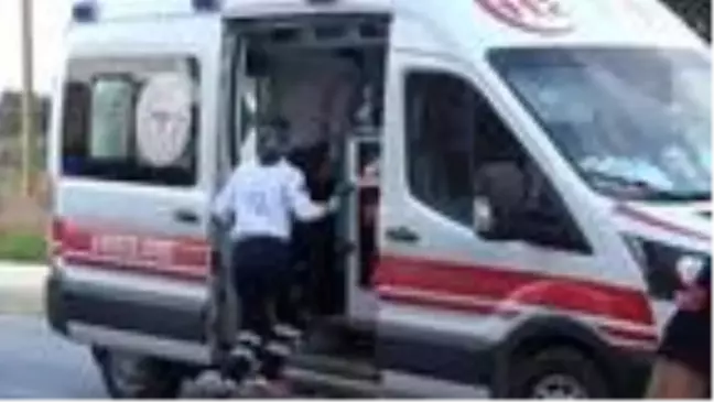 Arnavutköy'de hafriyat kamyonları kafa kafaya çarpıştı