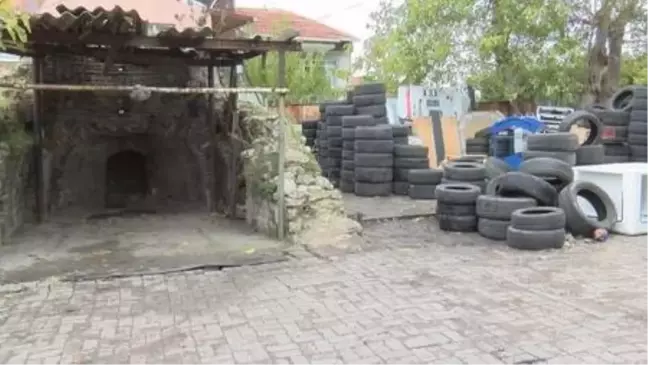 Lastikler arasında 700 yıllık tarihi şapel