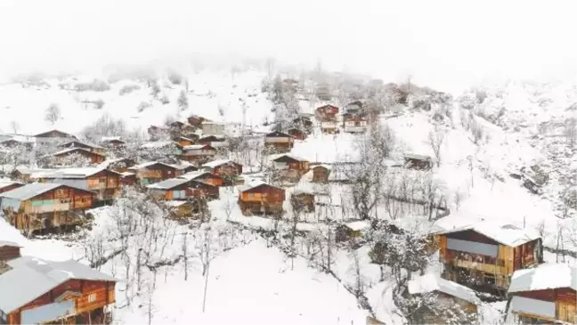 2 bin rakımlı köyün halkı, kış bastırmadan 6 aylık gıda stokluyor