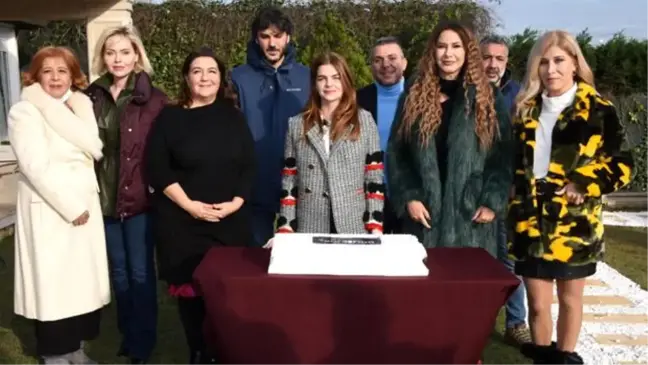 Dalgalar ve İzler filminin çekimleri bitti! Ekip pasta kesti...
