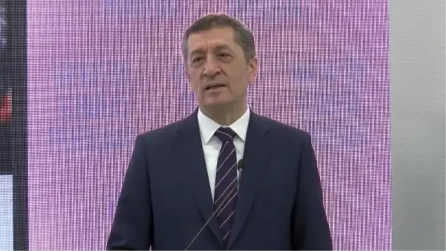 Bakan Selçuk, kaleme aldığı el kitabını tanıttı