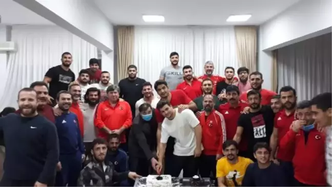 Güreş Federasyonu Başkanı Musa Aydın'dan milli takım kampına ziyaret