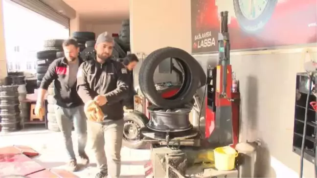 İstanbul'da kar yağdı, lastikçiler doldu taştı