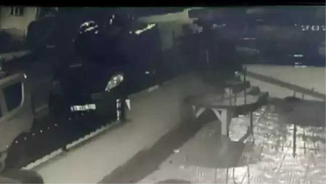 Son dakika! Esenyurt'ta bahçe kapısını çalan hırsızlar kamerada