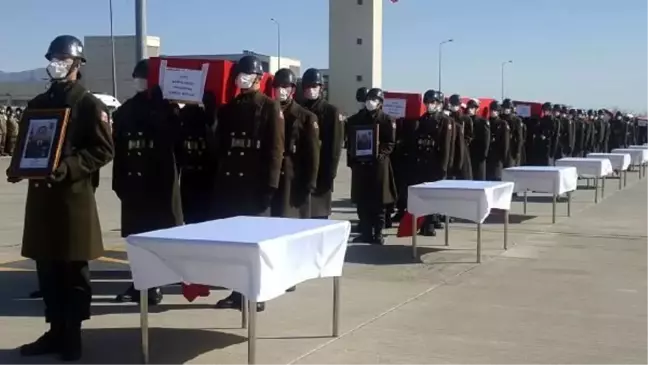 Son dakika haberleri: Helikopter kazası şehitleri, devlet töreni için Ankara'ya uğurlandı