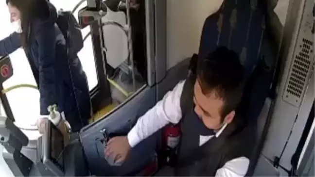 Halk otobüsü şoförü, rahatsızlanan yolcuyu güzergahını değiştirip hastaneye ulaştırdı