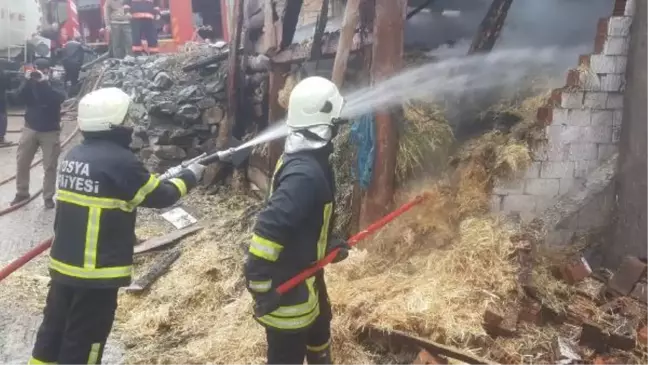 Kastamonu'da 2 katlı ahşap ev yandı