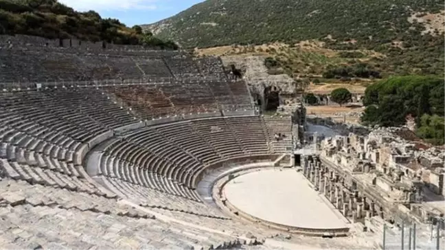 Antik dünyanın gözdesi 'Efes Tiyatrosu' 3 yıl aradan sonra sanat için kapılarını aralıyor