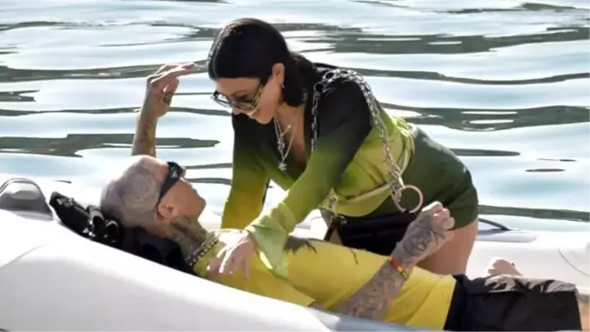 Kourtney Kardashian'ın iki eski sevgilisi birbirine girdi: Ben senin kardeşin değilim!