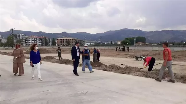 TOKİ Sosyal Bilimler Lisesi'nde çevre düzenleme çalışmaları sürüyor