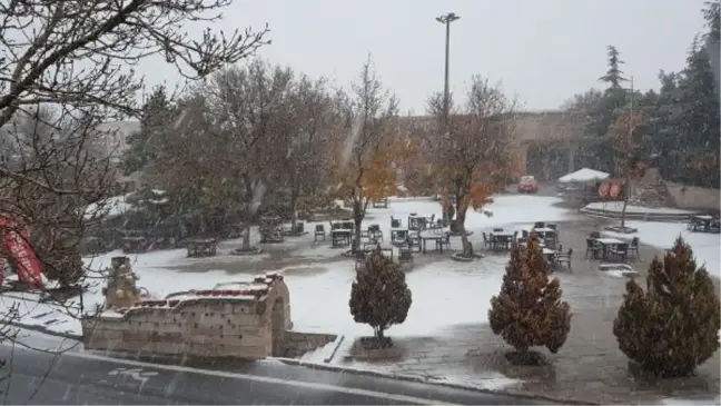 Aksaray'a mevsimin ilk karı yağdı