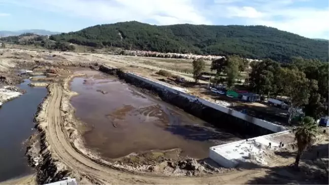 'Efes Antik Kanal Projesi'nde yat limanı şekillenmeye başladı
