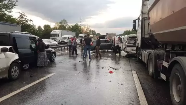 Sapanca'da 6 araç çarpıştı: 8 yaralı