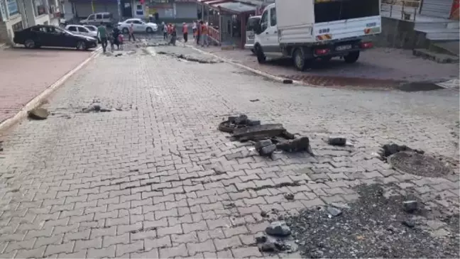 Esenyurt'ta alt geçitler suyla doldu, rögarlar taştı
