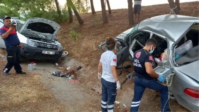 Park halindeki otomobile arkadan çarptı; 2 ölü, 4 yaralı