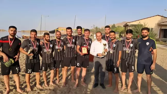Van spor haberi | Gevaş Belediye Spor plaj futbolu şampiyonu oldu