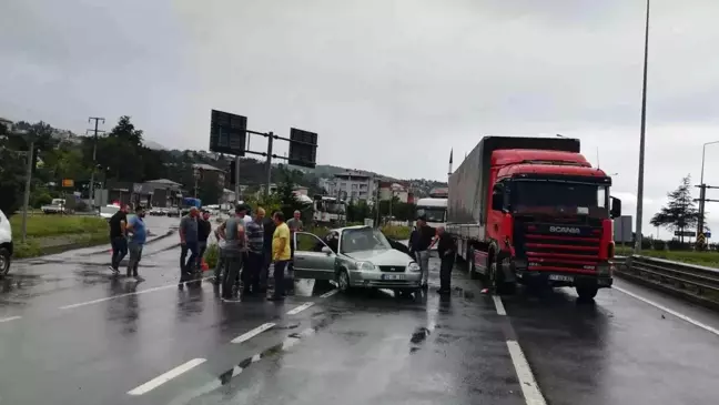Rize 3. sayfa haberleri | Rize'de tır otomobile çarptı, baba ve oğlu ağır yaralandı