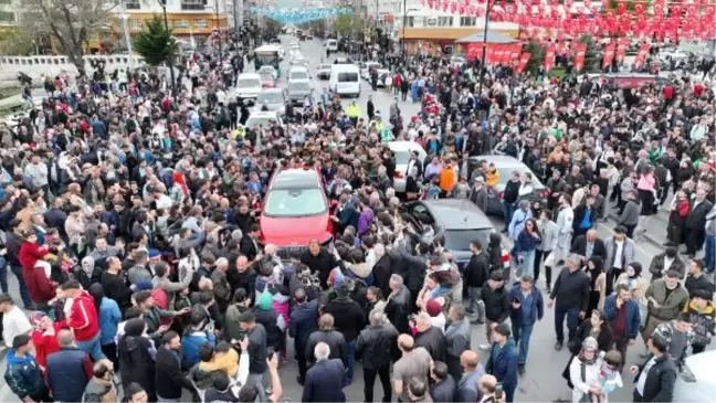 Sivas'ta Togg'un kırmızı SUV modeli yoğun ilgi gördü