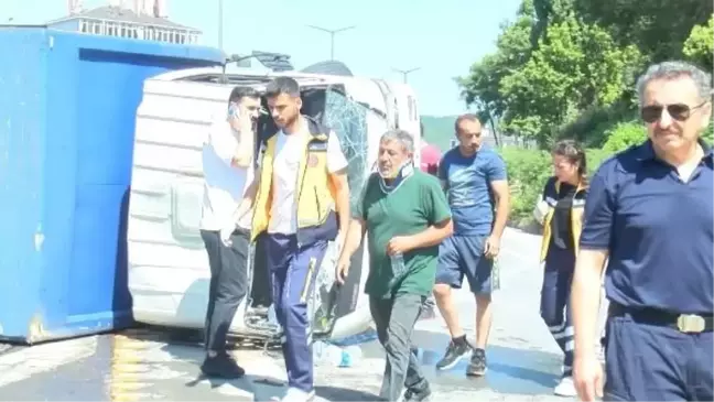 Kamyonet Devrildi: Yaralı Var