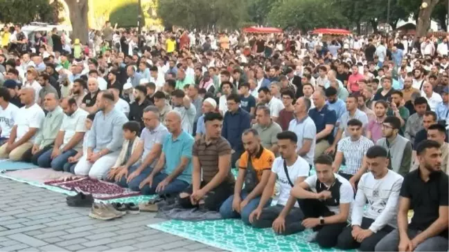 Ayasofya ve Eyüp Sultan Camii'nde Bayram Namazı