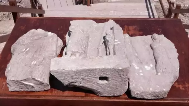 Saraçhane Arkeoloji Parkı'nda Yapılan Kazılarda Mezar Steli Bulundu